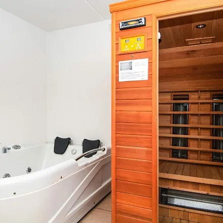 10 Person Holiday In Glesborg *